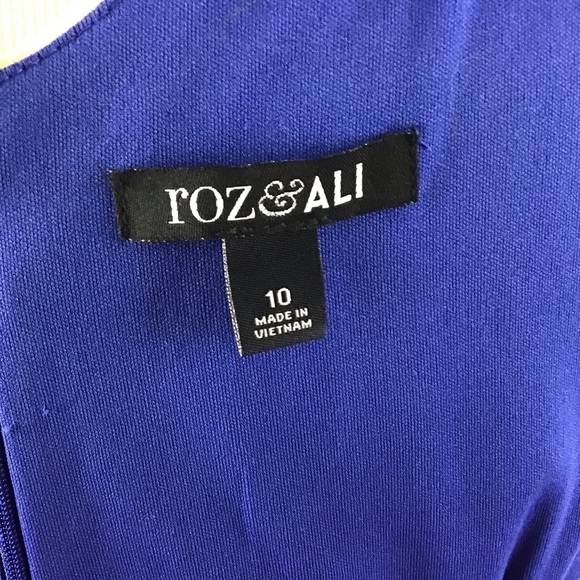 ROZ & Ali fit and flare, cross bodice, self tie box pleated skirt dress.… - Picture 12 of 12